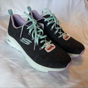 Brand New with Tags Skechers Arch Fit Navy and Purple Sneakers Size 9 NWT